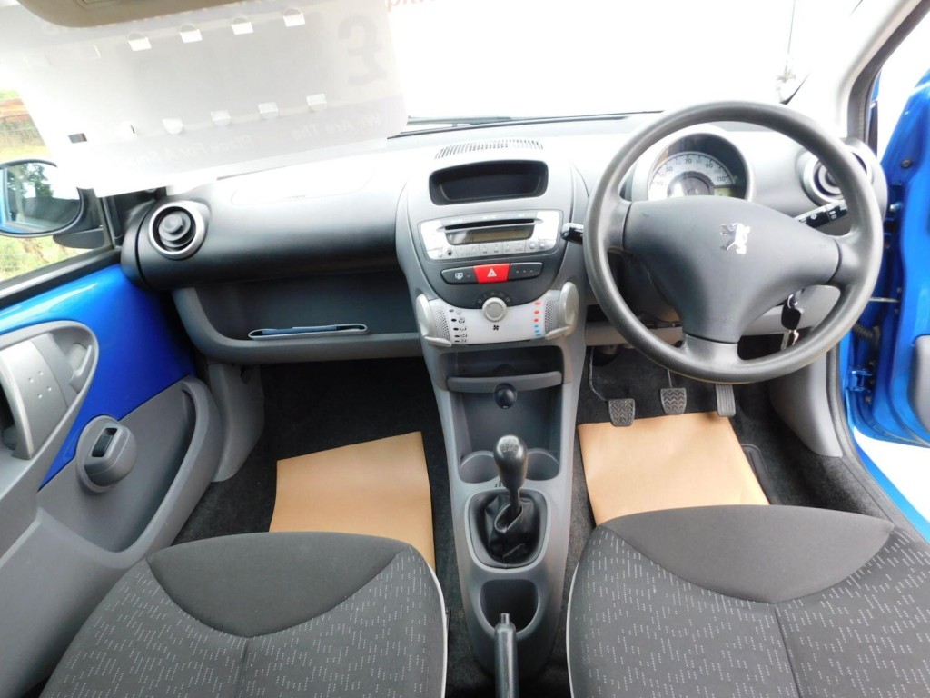 PEUGEOT 107