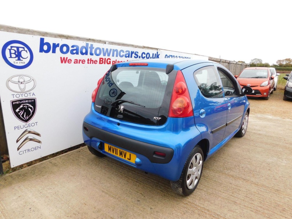 PEUGEOT 107