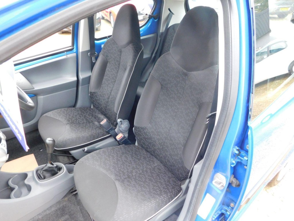 PEUGEOT 107