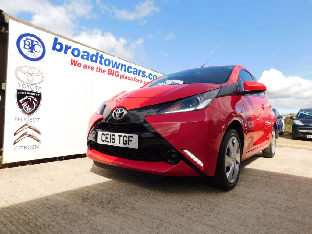 View TOYOTA AYGO 1.0 VVT-i x-play