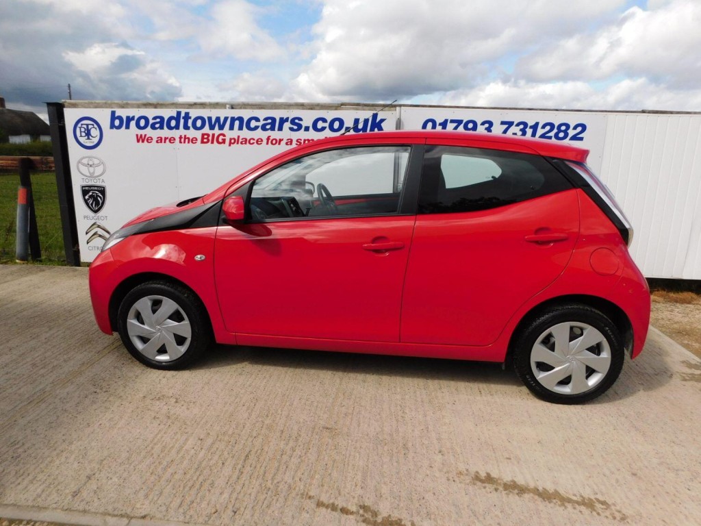 View TOYOTA AYGO 1.0 VVT-i x-play
