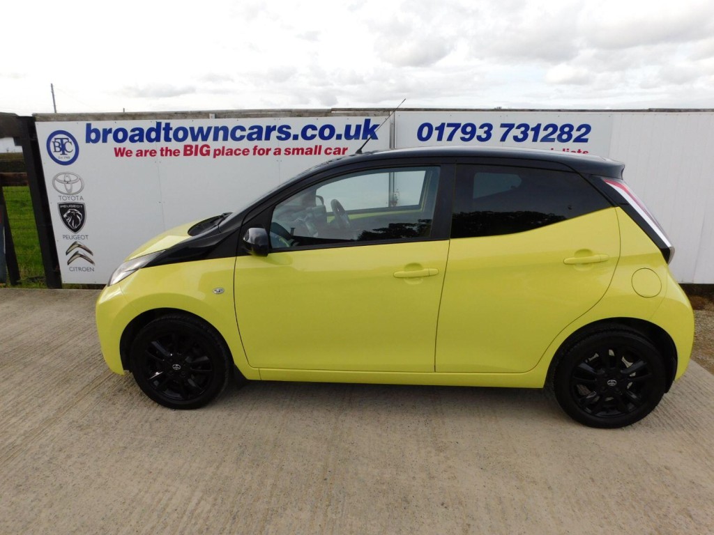 View TOYOTA AYGO 1.0 VVT-i x-cite 3 Yellow Bi-Tone