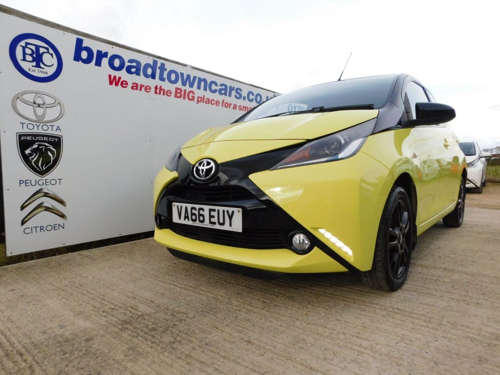 View TOYOTA AYGO 1.0 VVT-i x-cite 3 Yellow Bi-Tone