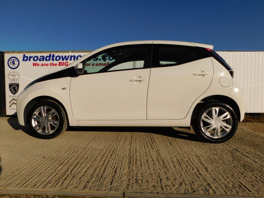 View TOYOTA AYGO 1.0 VVT-i x-pression