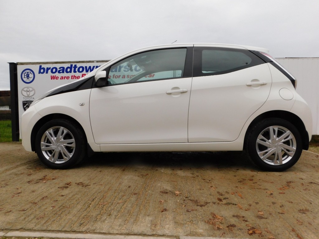 View TOYOTA AYGO 1.0 VVT-i x-pression