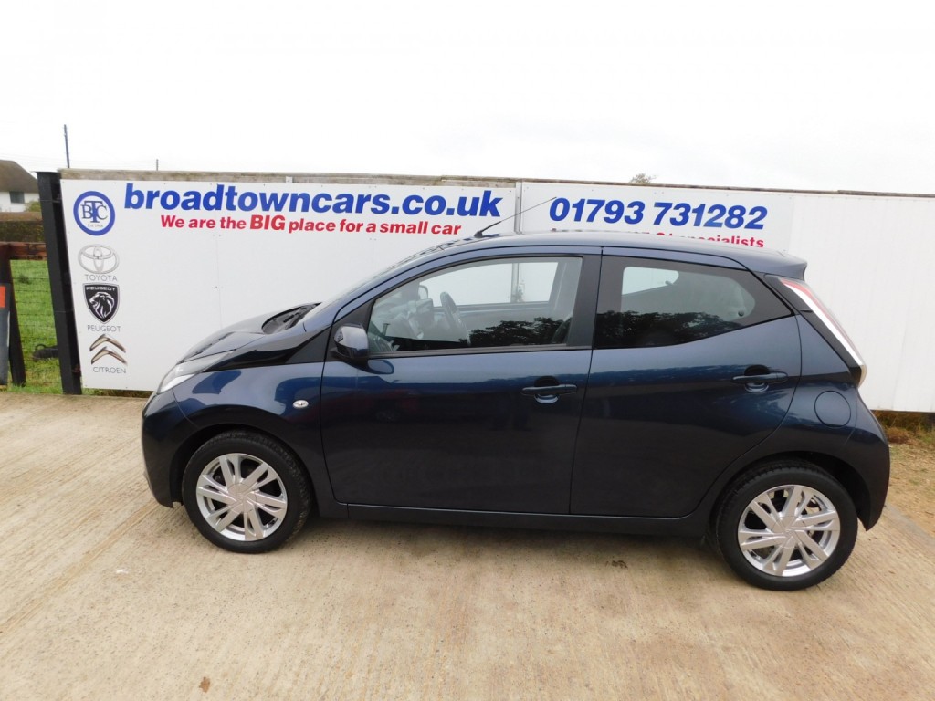 View TOYOTA AYGO 1.0 VVT-i x-pression