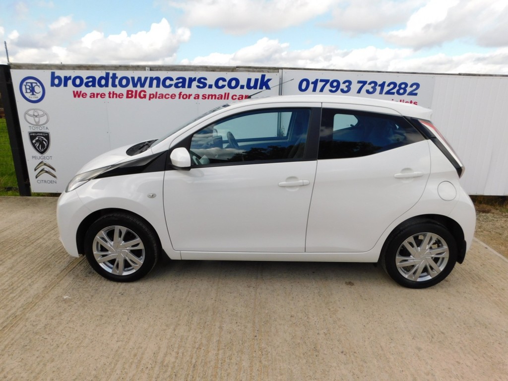 View TOYOTA AYGO 1.0 VVT-i x-pression