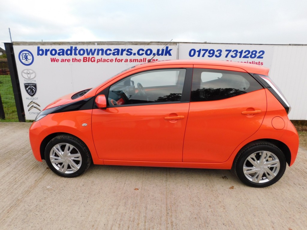 View TOYOTA AYGO 1.0 VVT-i x-pression