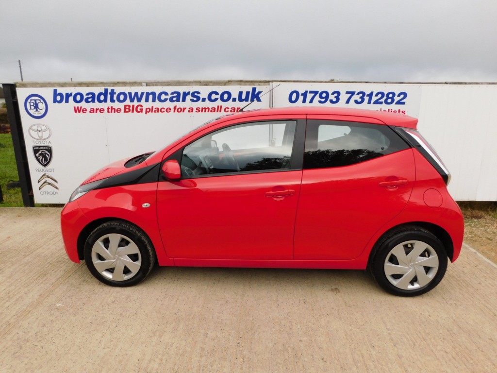 View TOYOTA AYGO 1.0 VVT-i x-play