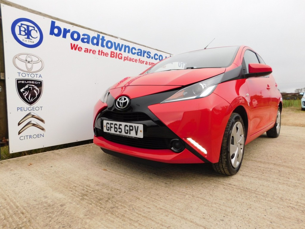 View TOYOTA AYGO 1.0 VVT-i x-play