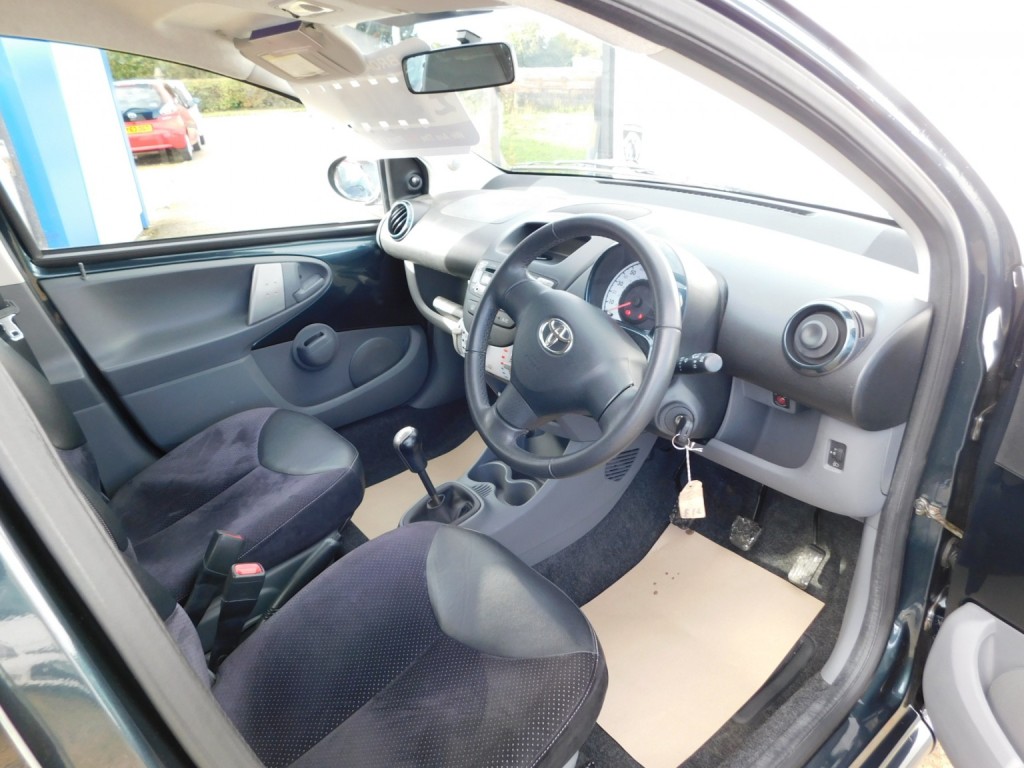 TOYOTA AYGO