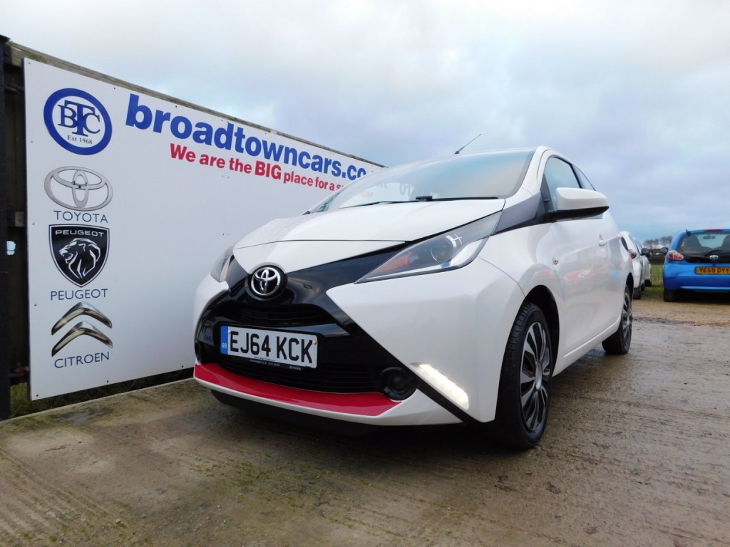 View TOYOTA AYGO 1.0 VVT-i x-play