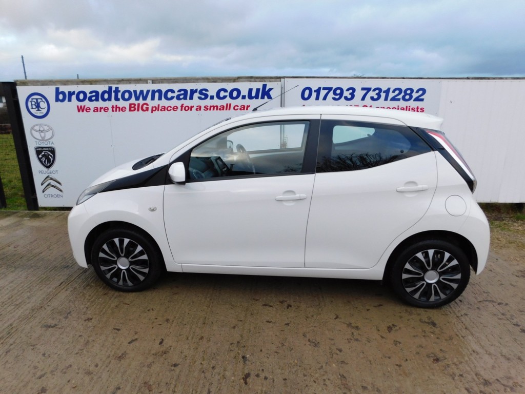 View TOYOTA AYGO 1.0 VVT-i x-play
