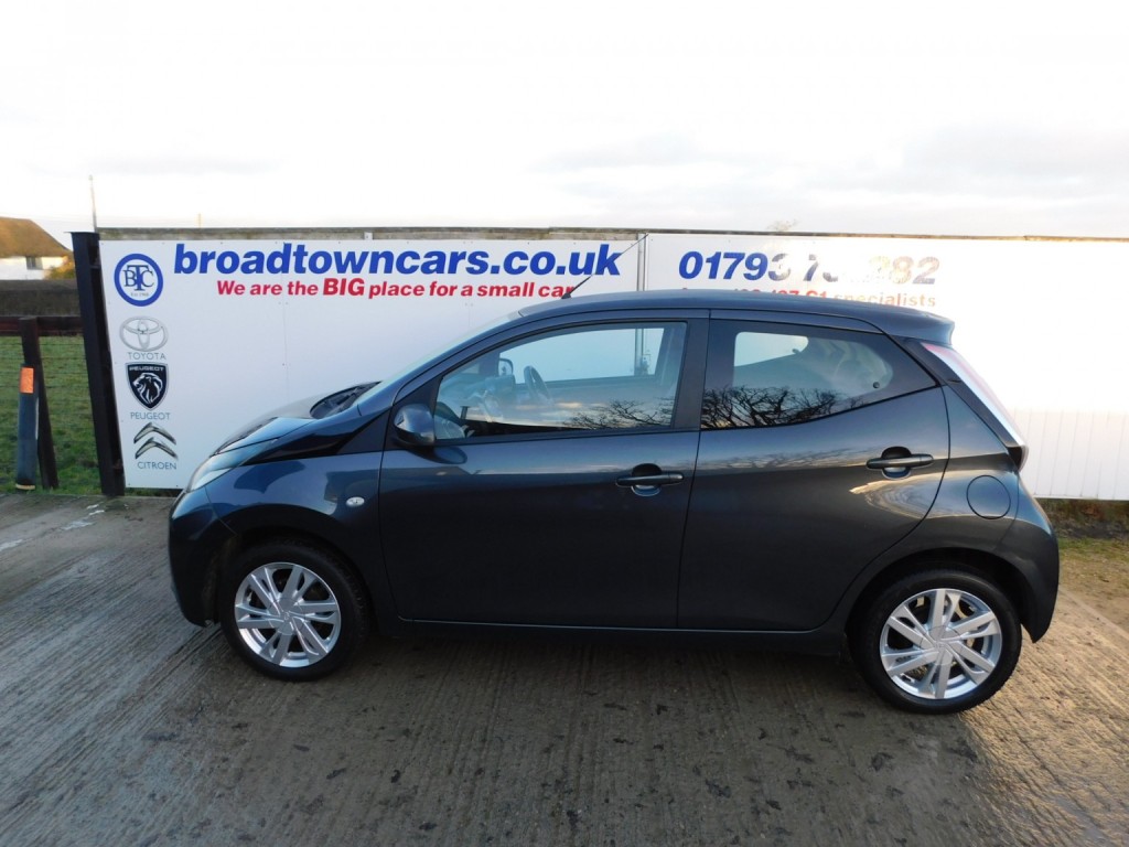 View TOYOTA AYGO 1.0 VVT-i x-pression