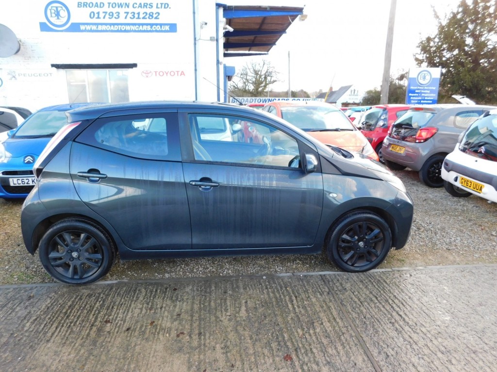 View TOYOTA AYGO 1.0 VVT-i x-play