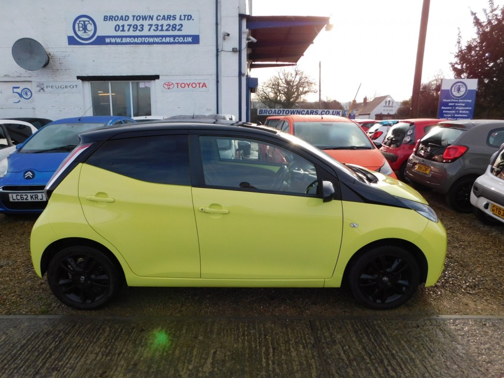 View TOYOTA AYGO 1.0 VVT-i x-cite 3 Yellow Bi-Tone