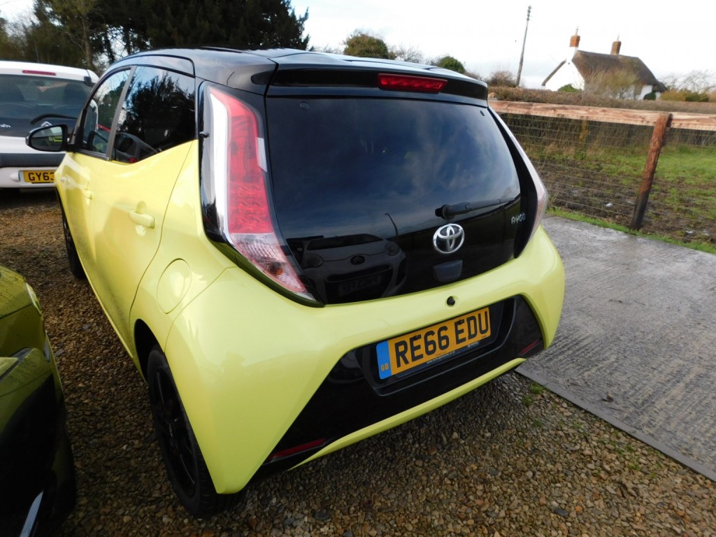 View TOYOTA AYGO 1.0 VVT-i x-cite 3 Yellow Bi-Tone