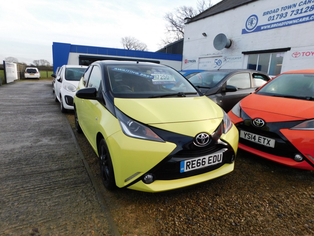 View TOYOTA AYGO 1.0 VVT-i x-cite 3 Yellow Bi-Tone