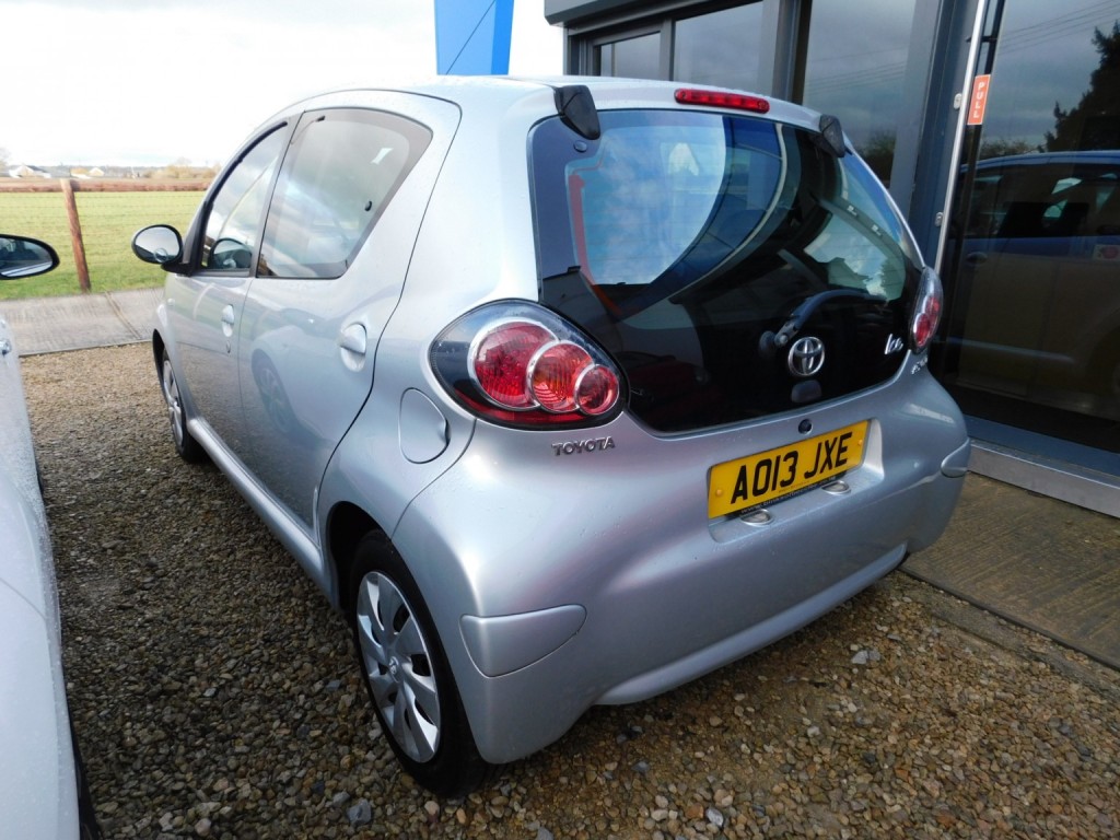 View TOYOTA AYGO 1.0 VVT-i Ice Automatic