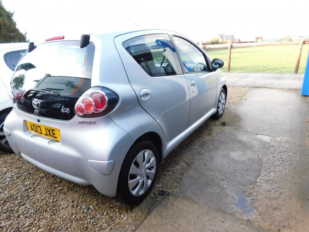 View TOYOTA AYGO 1.0 VVT-i Ice Automatic