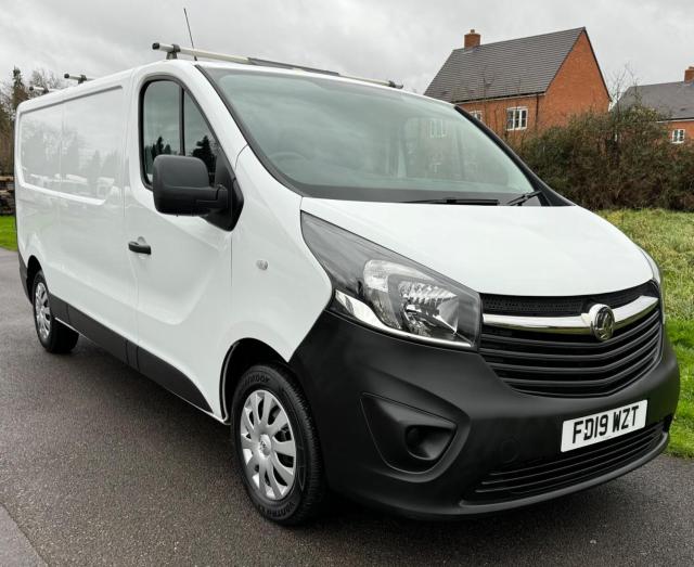 VAUXHALL VIVARO