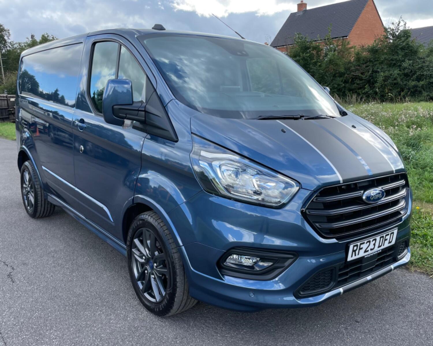 SOLD Used FORD TRANSIT CUSTOM 2023 Blue in Farnham