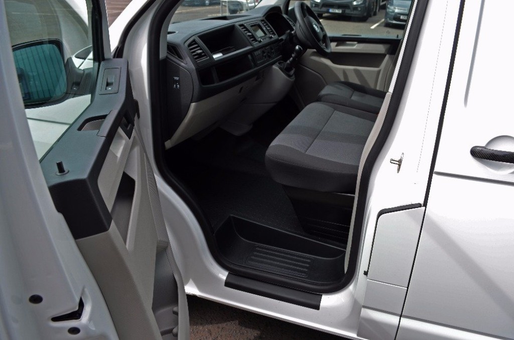 VOLKSWAGEN TRANSPORTER 2.0 TDI BMT T28 Startline SWB 2016