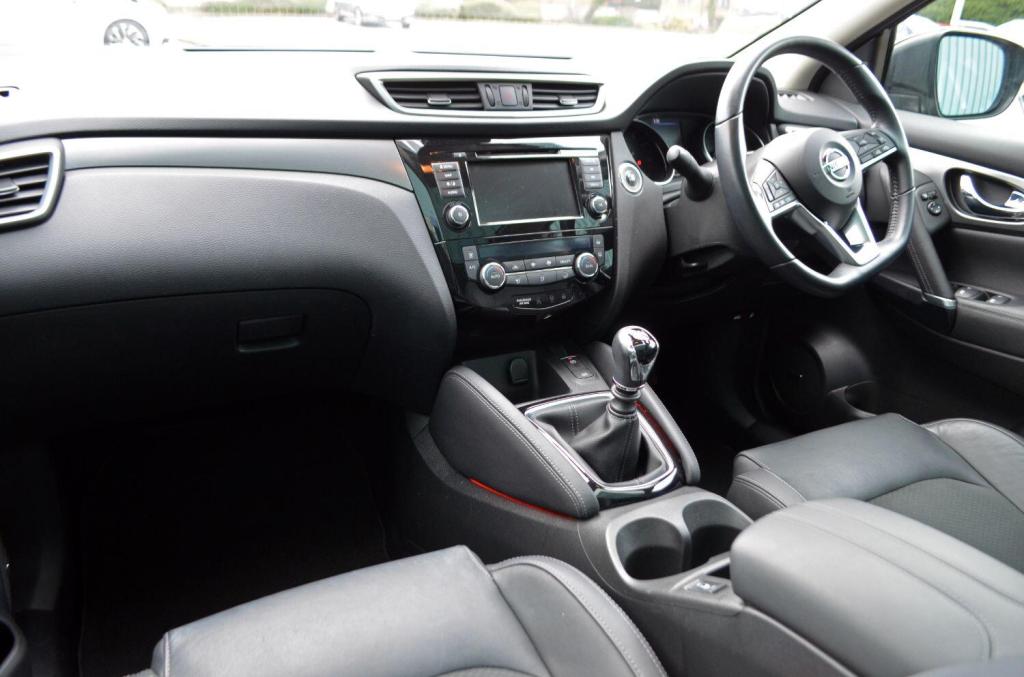 View NISSAN QASHQAI 1.3 DIG-T Tekna