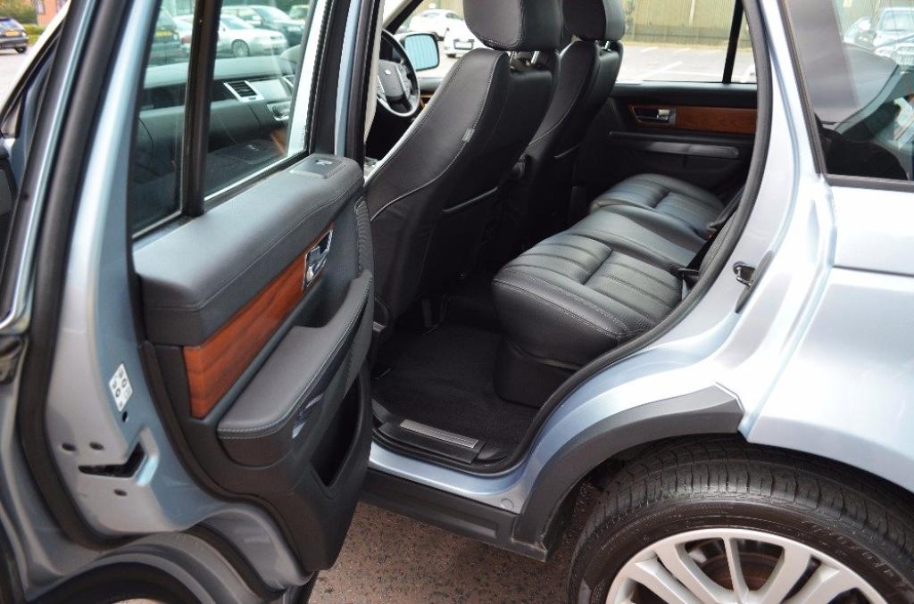 LAND ROVER RANGE ROVER SPORT HSE 3.0 TDV6 2011