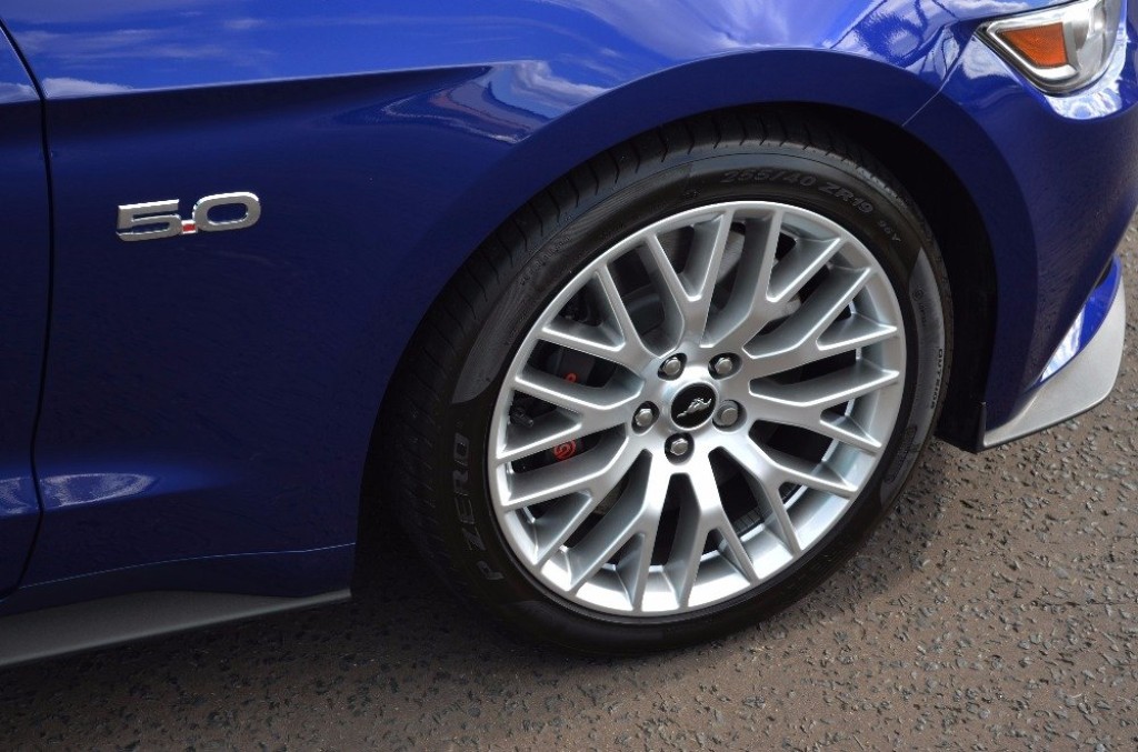 FORD MUSTANG 5.0 GT Fastback Custom Pack 16 2016