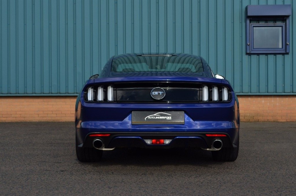 FORD MUSTANG 5.0 GT Fastback Custom Pack 16 2016