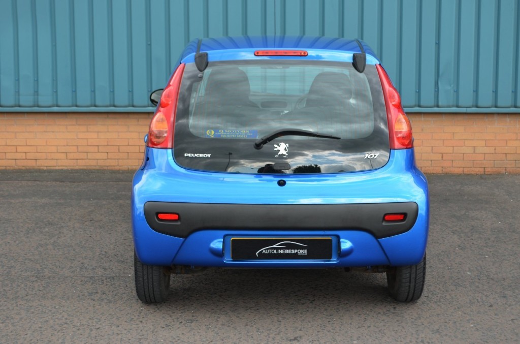 PEUGEOT 107 1.0 Urban 61 2011