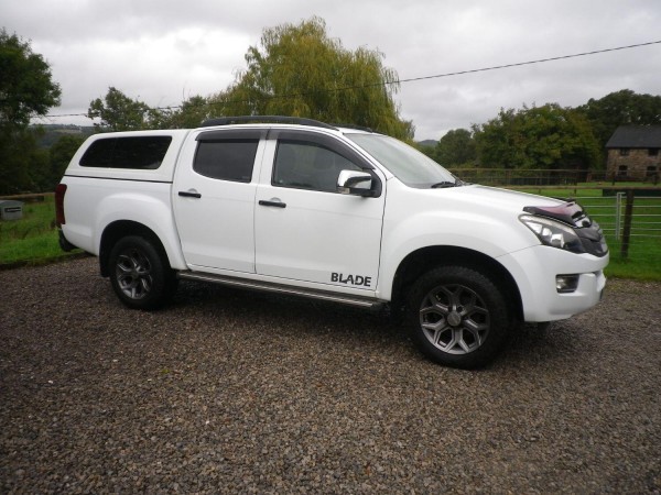 View ISUZU D-MAX 2.5 TD Blade