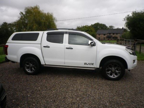 View ISUZU D-MAX 2.5 TD Blade