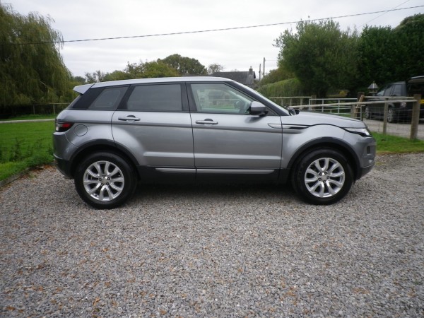 View LAND ROVER RANGE ROVER EVOQUE 2.2 SD4 Pure Tech