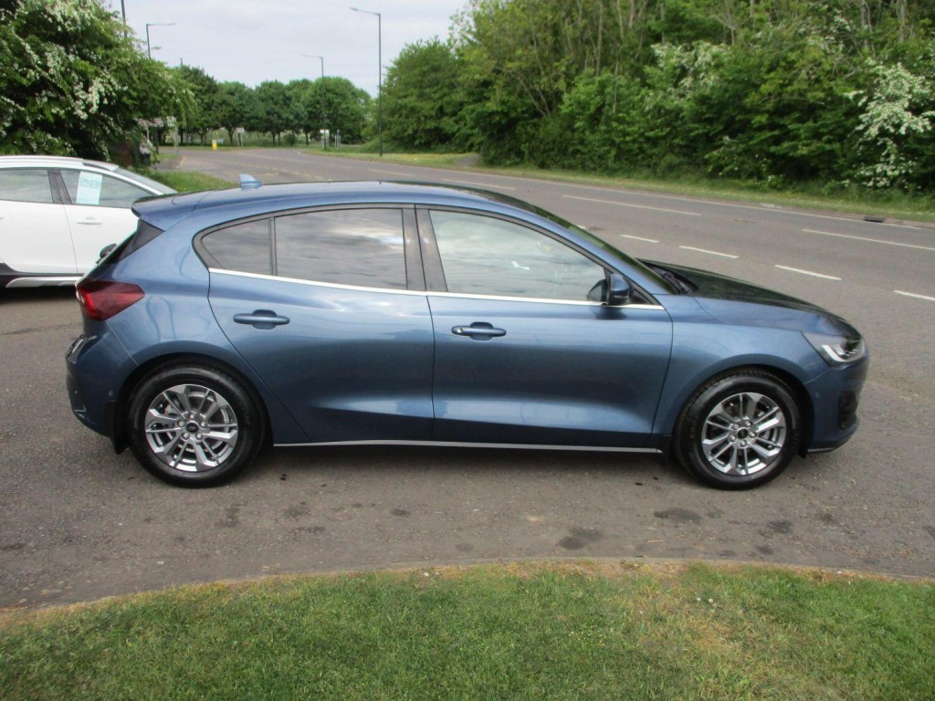 View FORD FOCUS 1.0T EcoBoost Focus Titanium Style 5 DRr  125PS FWD 6 Speed Manual