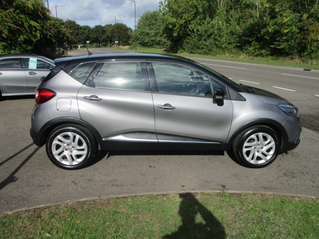 View RENAULT CAPTUR 0.9 TCe DYNAMIQUE NAV SUV PETROL 5 DR.