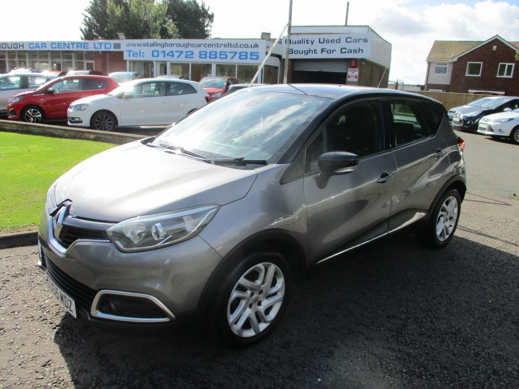 View RENAULT CAPTUR 0.9 TCe DYNAMIQUE NAV SUV PETROL 5 DR.