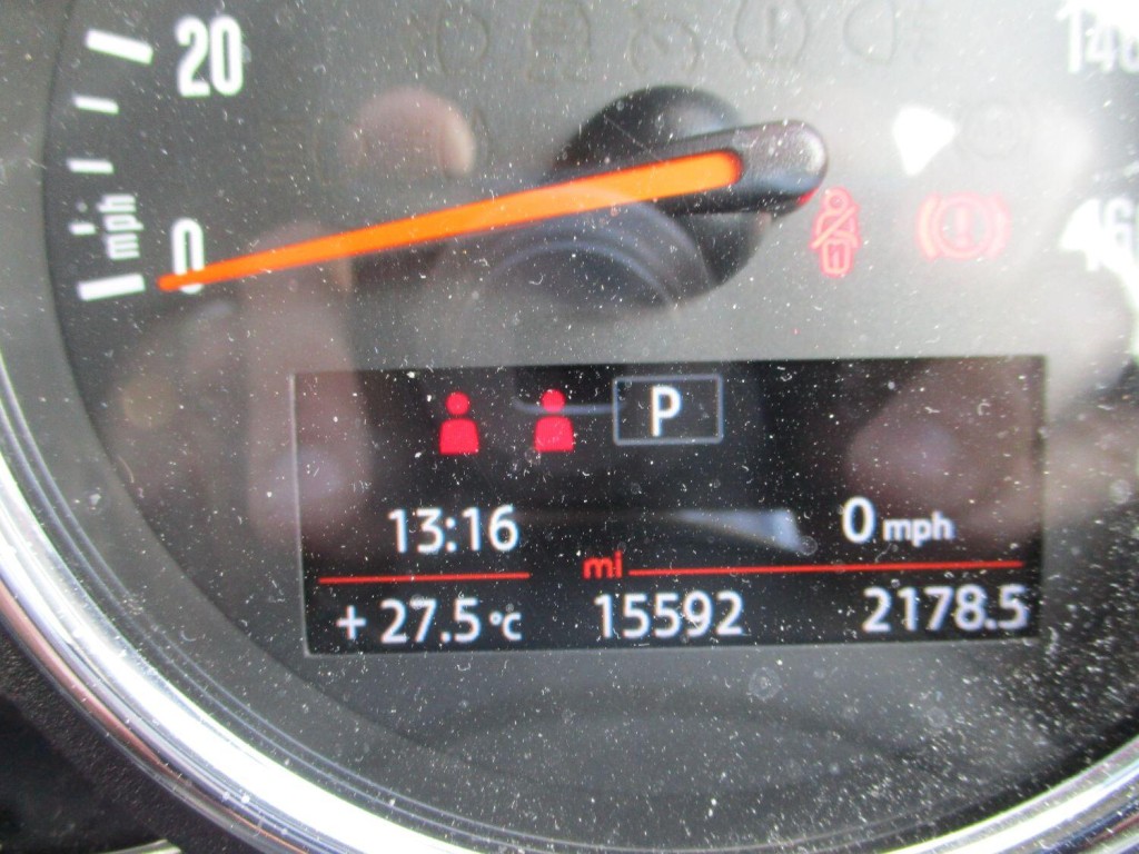 MINI HATCHBACK