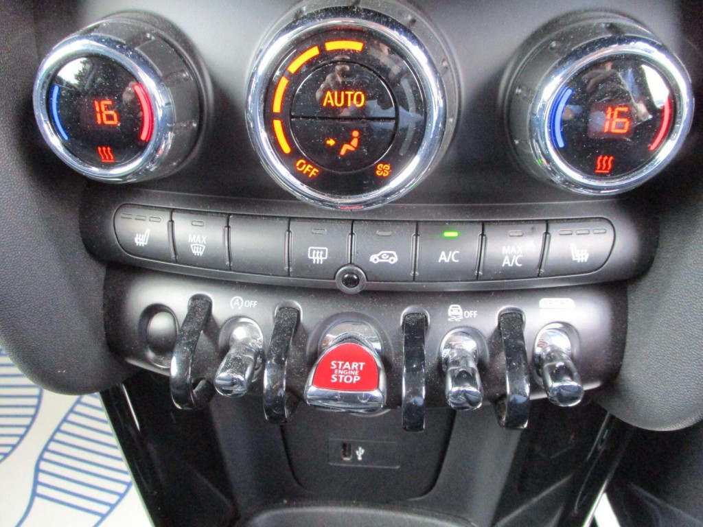 MINI HATCHBACK