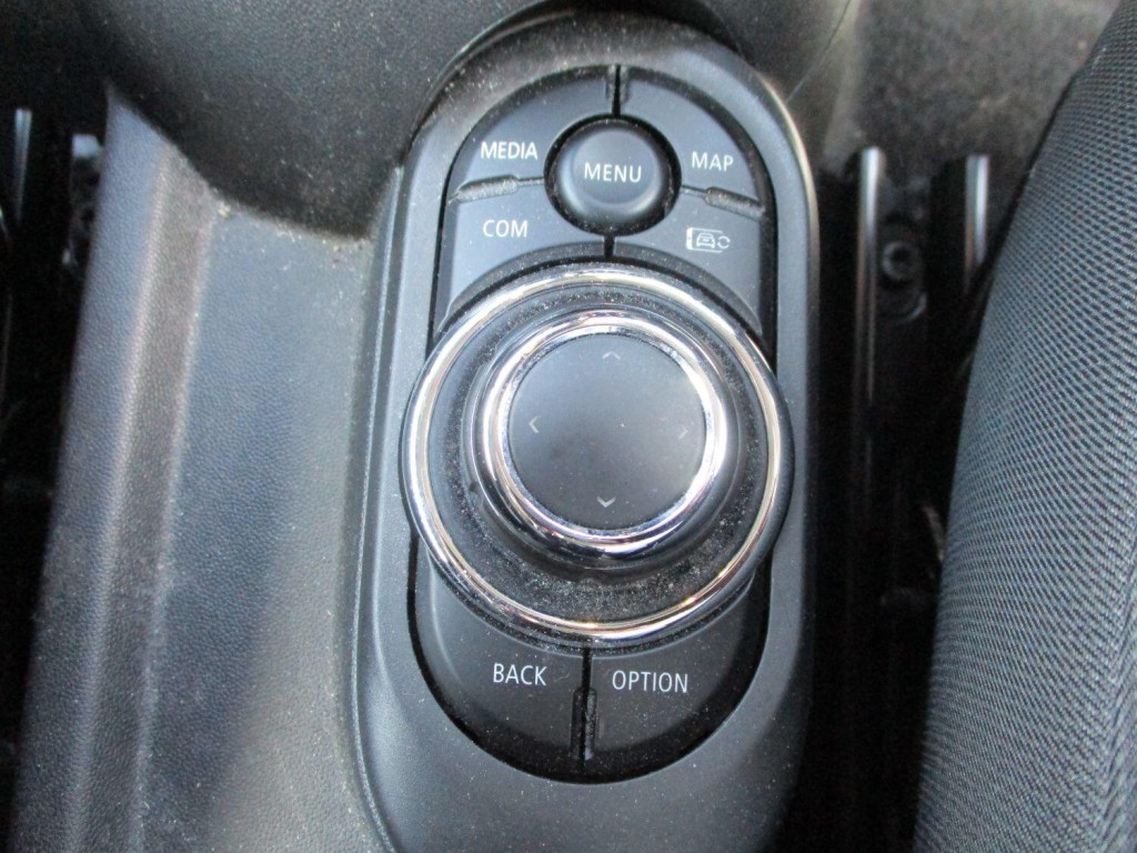 MINI HATCHBACK
