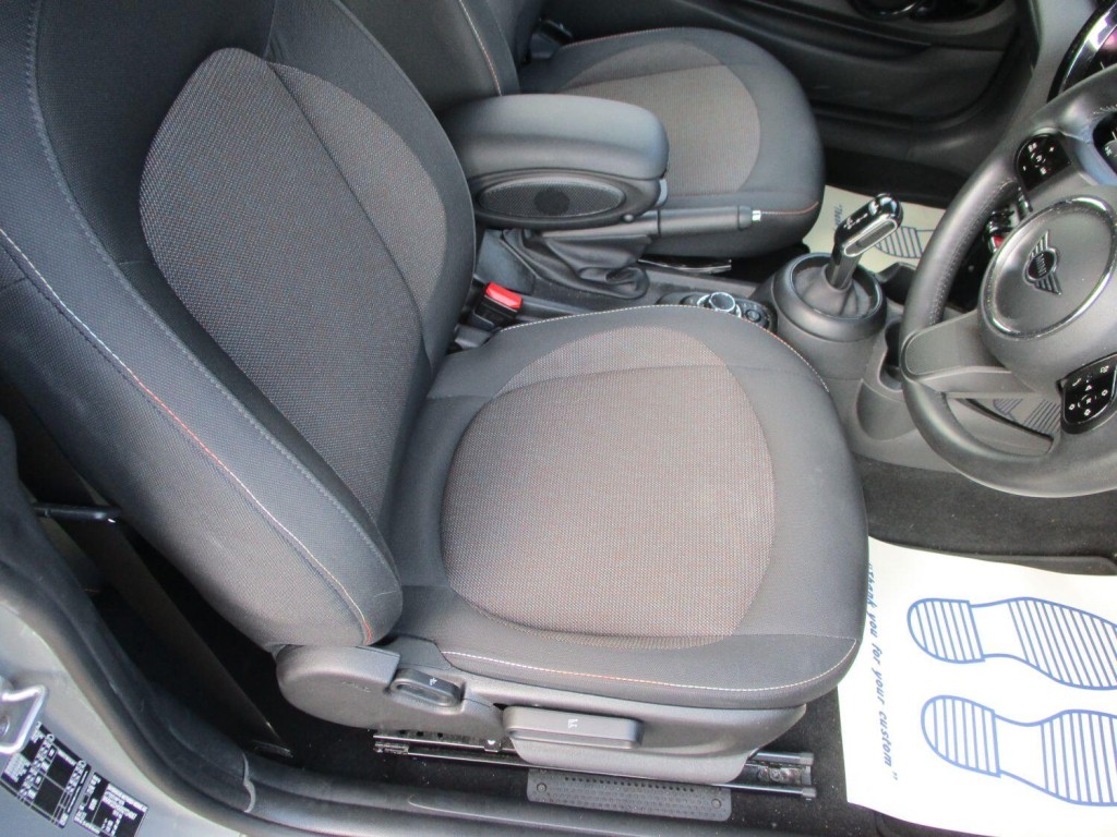 MINI HATCHBACK