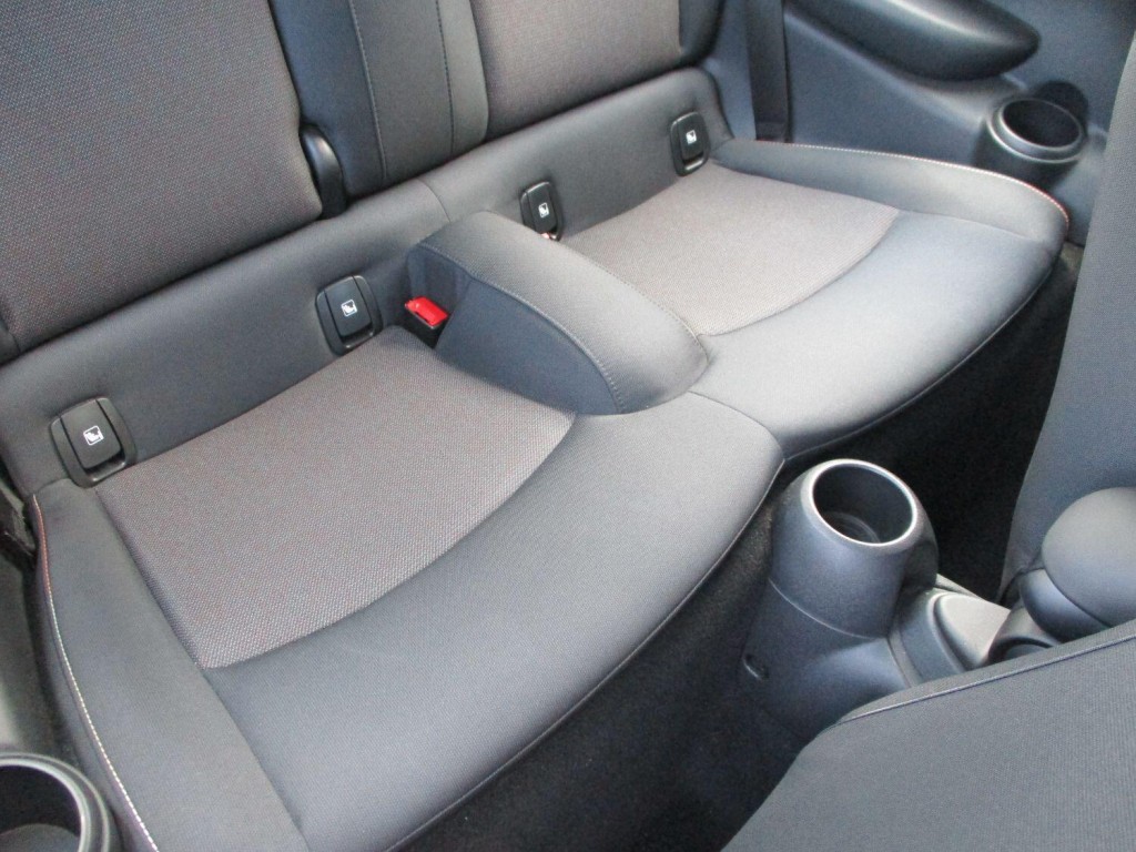 MINI HATCHBACK