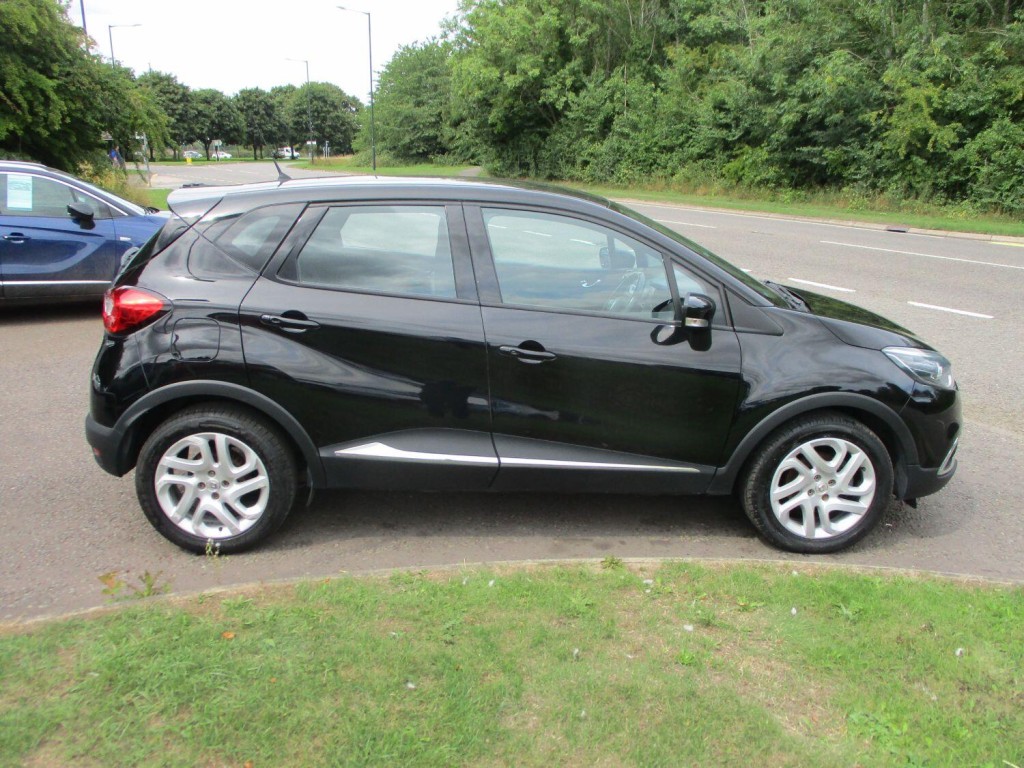 View RENAULT CAPTUR 1.5 DCi DYNAMIQUE NAV SUV DIESEL 5 DR.