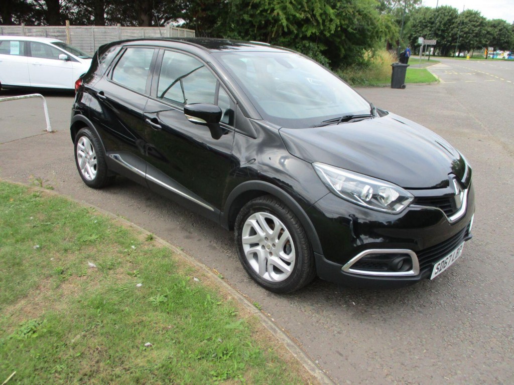 View RENAULT CAPTUR 1.5 DCi DYNAMIQUE NAV SUV DIESEL 5 DR.