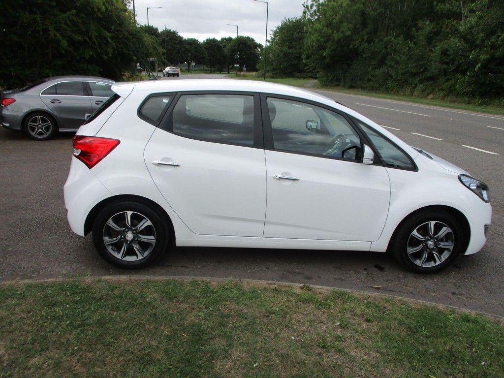 View HYUNDAI IX20 1.4 Blue Drive SE NAV MPV PETROL 5 DOOR.