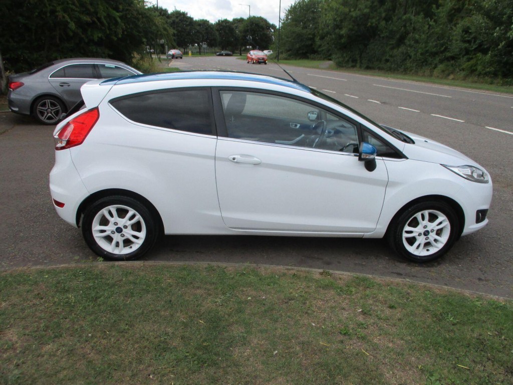 View FORD FIESTA 1.25 ZETEC WHITE EDITION SPRING 3 DOOR