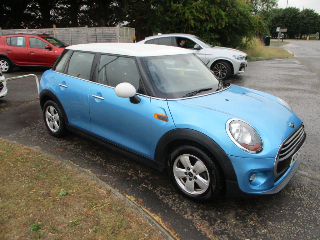 View MINI HATCH 1.5 134 BHP COOPER 7 SPEED AUTO 5 DOOR