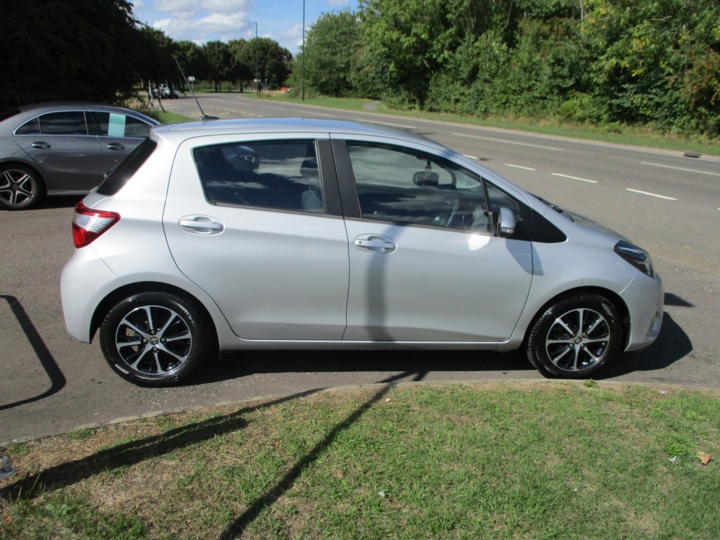 View TOYOTA YARIS 1.5 VVT-i ICON TECH AUTOMATIC 5 DOOR