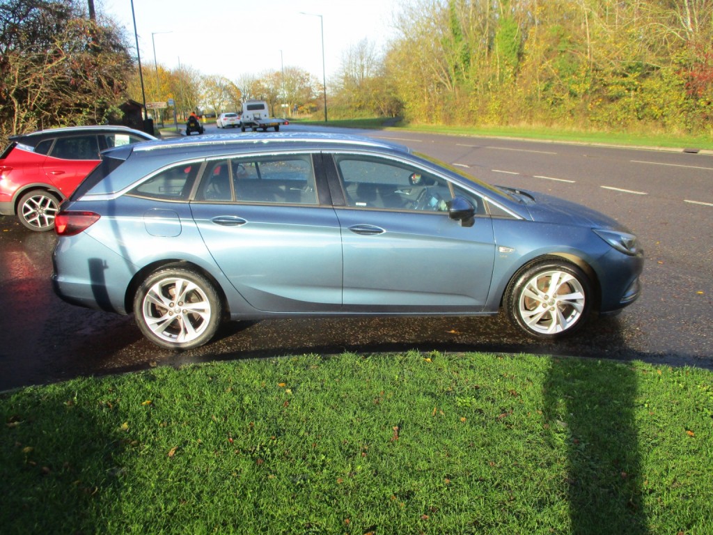 View VAUXHALL ASTRA 1.6 CDTi SRi NAV DIESEL ESTATE 5 DOOR